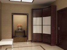 Вбудований шафу (108 фото): ідеї дизайну вбудованих конструкцій, кутові та розпашні моделі для маленького коридору, наповнення всередині, вузькі і господарські шафи