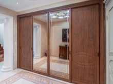 Вбудований шафу (108 фото): ідеї дизайну вбудованих конструкцій, кутові та розпашні моделі для маленького коридору, наповнення всередині, вузькі і господарські шафи