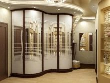 Вбудований шафу (108 фото): ідеї дизайну вбудованих конструкцій, кутові та розпашні моделі для маленького коридору, наповнення всередині, вузькі і господарські шафи