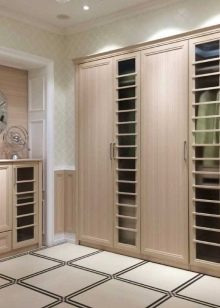 Вбудований шафу (108 фото): ідеї дизайну вбудованих конструкцій, кутові та розпашні моделі для маленького коридору, наповнення всередині, вузькі і господарські шафи