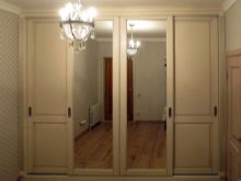 Вбудований шафу (108 фото): ідеї дизайну вбудованих конструкцій, кутові та розпашні моделі для маленького коридору, наповнення всередині, вузькі і господарські шафи