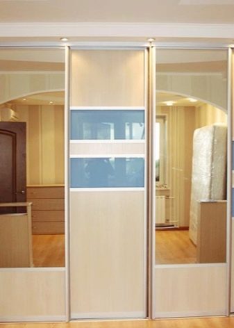 Вбудований шафу (108 фото): ідеї дизайну вбудованих конструкцій, кутові та розпашні моделі для маленького коридору, наповнення всередині, вузькі і господарські шафи