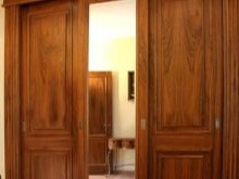 Вбудований шафу (108 фото): ідеї дизайну вбудованих конструкцій, кутові та розпашні моделі для маленького коридору, наповнення всередині, вузькі і господарські шафи