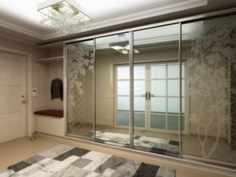 Вбудований шафу (108 фото): ідеї дизайну вбудованих конструкцій, кутові та розпашні моделі для маленького коридору, наповнення всередині, вузькі і господарські шафи