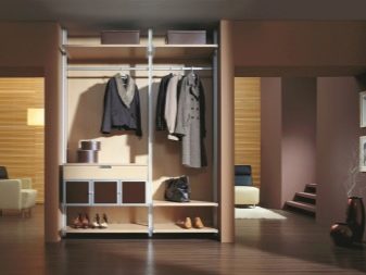 Вбудований шафу (108 фото): ідеї дизайну вбудованих конструкцій, кутові та розпашні моделі для маленького коридору, наповнення всередині, вузькі і господарські шафи