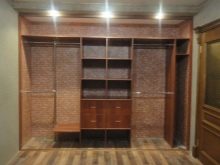 Вбудований шафу (108 фото): ідеї дизайну вбудованих конструкцій, кутові та розпашні моделі для маленького коридору, наповнення всередині, вузькі і господарські шафи