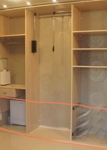 Вбудований шафу (108 фото): ідеї дизайну вбудованих конструкцій, кутові та розпашні моделі для маленького коридору, наповнення всередині, вузькі і господарські шафи