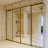 Вбудований шафу (108 фото): ідеї дизайну вбудованих конструкцій, кутові та розпашні моделі для маленького коридору, наповнення всередині, вузькі і господарські шафи