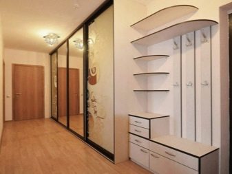 Вбудований шафу (108 фото): ідеї дизайну вбудованих конструкцій, кутові та розпашні моделі для маленького коридору, наповнення всередині, вузькі і господарські шафи