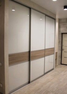 Вбудований шафу (108 фото): ідеї дизайну вбудованих конструкцій, кутові та розпашні моделі для маленького коридору, наповнення всередині, вузькі і господарські шафи