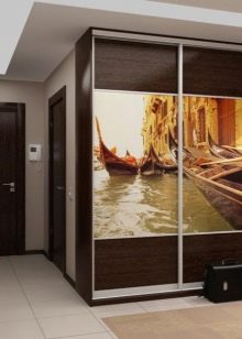 Вбудований шафу (108 фото): ідеї дизайну вбудованих конструкцій, кутові та розпашні моделі для маленького коридору, наповнення всередині, вузькі і господарські шафи