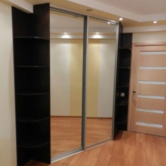 Вбудований шафу (108 фото): ідеї дизайну вбудованих конструкцій, кутові та розпашні моделі для маленького коридору, наповнення всередині, вузькі і господарські шафи