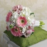 Весільний букет гербер (62 фото): вибираємо букет нареченої з білими герберами і трояндами на весілля