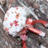 Весільний букет з польових квітів (45 фото): обираємо букет для нареченої з дельфініума