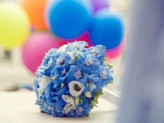 Весільний букет з польових квітів (45 фото): обираємо букет для нареченої з дельфініума