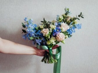 Весільний букет з польових квітів (45 фото): обираємо букет для нареченої з дельфініума