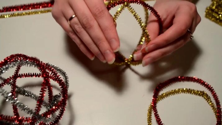 Вироби з мішури на дроті: які можна зробити своїми руками? Новорічна корона і різні фігурки, іграшки і прикраси