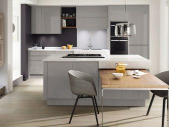 Висувний стіл на кухні (36 фото): кухонний гарнітур з висувним столом на коліщатках для маленької кухні, інші варіанти