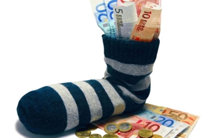 Як оригінально подарувати гроші чоловікові? Як прикольно і незвично обіграти подарунок з грошей на ювілей? Як зробити красиву скульптуру із грошових купюр?