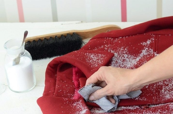Як почистити кашемірове пальто в домашніх умовах? 17 фото Як і чим будинку очистити від бруду світле виріб, відгуки
