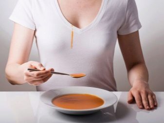 Як прати вручну? 24 фото Як правильно випрати сорочку та інші речі руками, як відіпрати светр, нижня білизна і плед в домашніх умовах