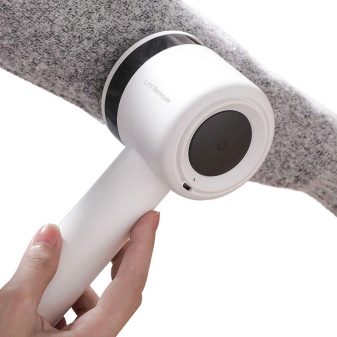 Як прибрати кошлатання з одягу і білизни? 34 фото Як позбутися від них в домашніх умовах? Видалити катишки з футболки, сукні і пальто?