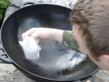 Як прожарити казан? Як обпалити новий чавунний казан будинку? Як правильно підготувати її до використання?