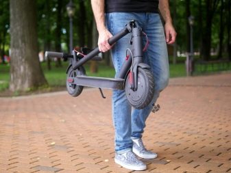 Як скласти самокат? Як зібрати складаний самокат? Як розкласти самокат легкий і з великими колесами?