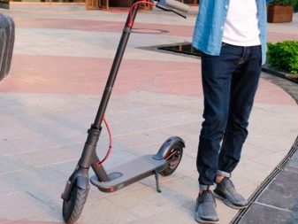 Як скласти самокат? Як зібрати складаний самокат? Як розкласти самокат легкий і з великими колесами?