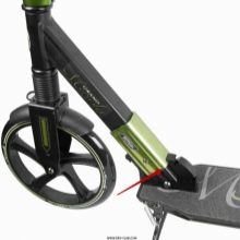 Як скласти самокат? Як зібрати складаний самокат? Як розкласти самокат легкий і з великими колесами?