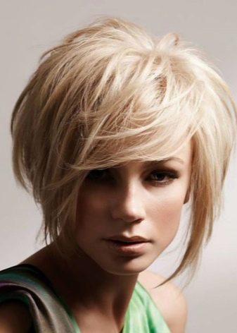 Як укладати асиметричну стрижку дома? 37 фото Красиві укладання коротких стрижок з асиметрією, вечірні та новорічні зачіски