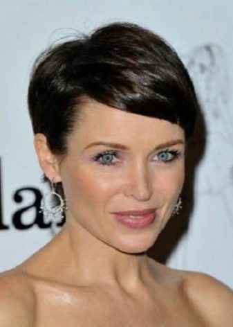 Як укладати асиметричну стрижку дома? 37 фото Красиві укладання коротких стрижок з асиметрією, вечірні та новорічні зачіски