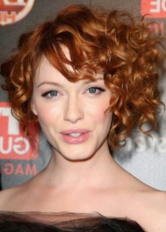 Як укладати асиметричну стрижку дома? 37 фото Красиві укладання коротких стрижок з асиметрією, вечірні та новорічні зачіски