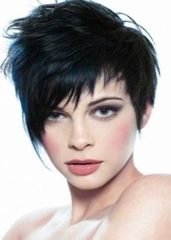 Як укладати асиметричну стрижку дома? 37 фото Красиві укладання коротких стрижок з асиметрією, вечірні та новорічні зачіски