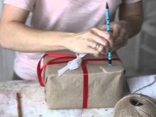 Як упакувати м’який подарунок? Оригінальні способи упаковки м’яких іграшок та інших речей в подарунковий папір