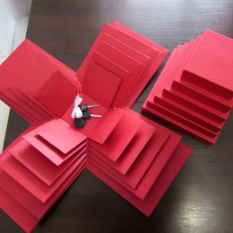 Як упакувати подарунок в коробці? Ідеї для красивого оформлення подарунків квадратної або іншої форми з допомогою подарункового паперу. Як можна загорнути кілька коробок в папір? Схеми упаковки