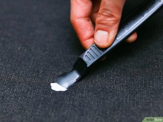 Як відчистити жуйку від одягу (37 фото)? Як відіпрати жувальну гумку на брюках, як і чим відтерти такі плями зі штанів із джинси