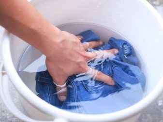 Як вивести плями від дезодоранту під пахвами на кольоровому одязі? Чим відіпрати білі сліди на кольорових речі?