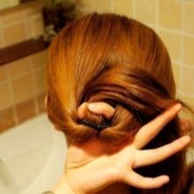 Зібрані зачіски на середні волосся (фото 48): вечірні укладання з зібраними волоссям вгору або ззаду. Красиві легкі полусобранные зачіски
