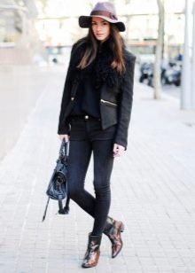 З чим носити жіночі козаки? 68 фото З чим поєднувати короткі брунатні, руді, чорні чоботи інших квітів восени і навесні?