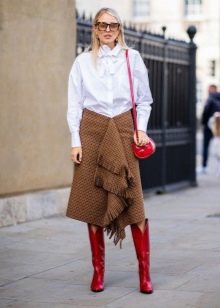 З чим носити жіночі козаки? 68 фото З чим поєднувати короткі брунатні, руді, чорні чоботи інших квітів восени і навесні?