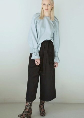 З чим носити жіночі козаки? 68 фото З чим поєднувати короткі брунатні, руді, чорні чоботи інших квітів восени і навесні?