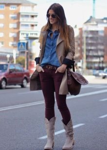 З чим носити жіночі козаки? 68 фото З чим поєднувати короткі брунатні, руді, чорні чоботи інших квітів восени і навесні?