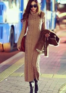 З чим носити жіночі козаки? 68 фото З чим поєднувати короткі брунатні, руді, чорні чоботи інших квітів восени і навесні?