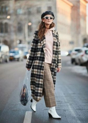 З чим носити жіночі козаки? 68 фото З чим поєднувати короткі брунатні, руді, чорні чоботи інших квітів восени і навесні?