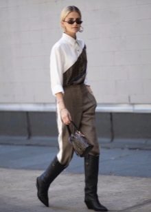 З чим носити жіночі козаки? 68 фото З чим поєднувати короткі брунатні, руді, чорні чоботи інших квітів восени і навесні?