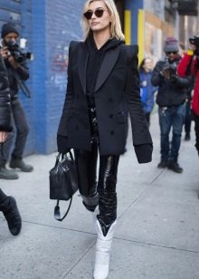 З чим носити жіночі козаки? 68 фото З чим поєднувати короткі брунатні, руді, чорні чоботи інших квітів восени і навесні?