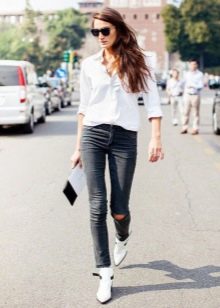 З чим носити жіночі козаки? 68 фото З чим поєднувати короткі брунатні, руді, чорні чоботи інших квітів восени і навесні?