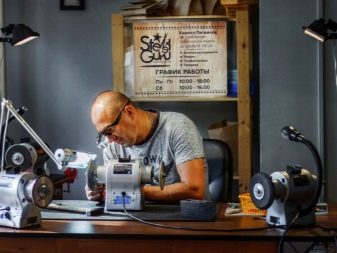 Заточка перукарень ножиців: верстати і кут заточування ножиць професійних перукарів. Як заточити в домашніх умовах ножиці для стрижки?