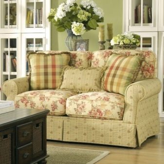 Зелені дивани (61 фото): смарагдові і темно-зелені моделі в інтер’єрі, кутові дивани і дивани-ліжка зеленого кольору з велюру та інших матеріалів